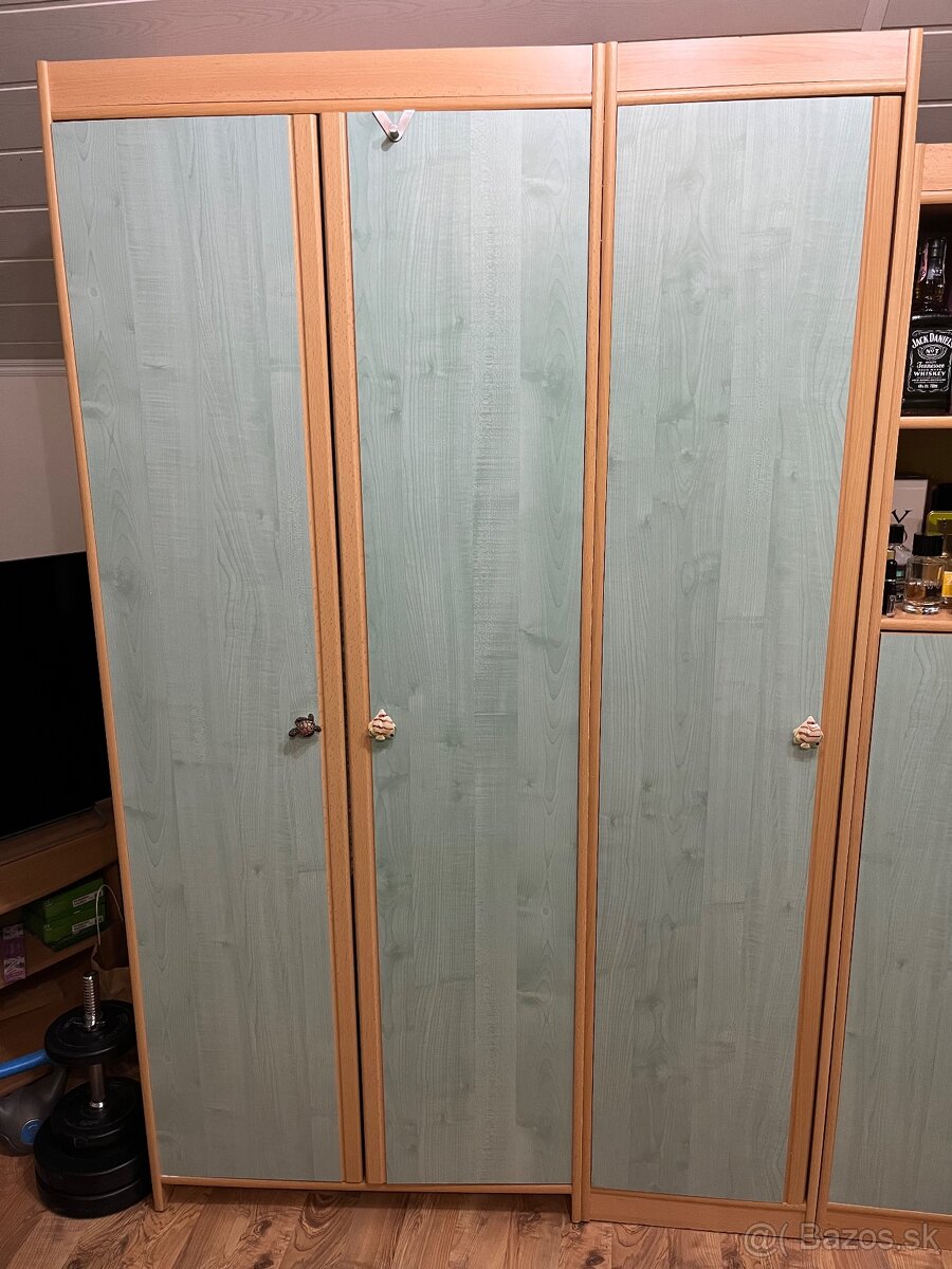 Skrine, nočný stolík