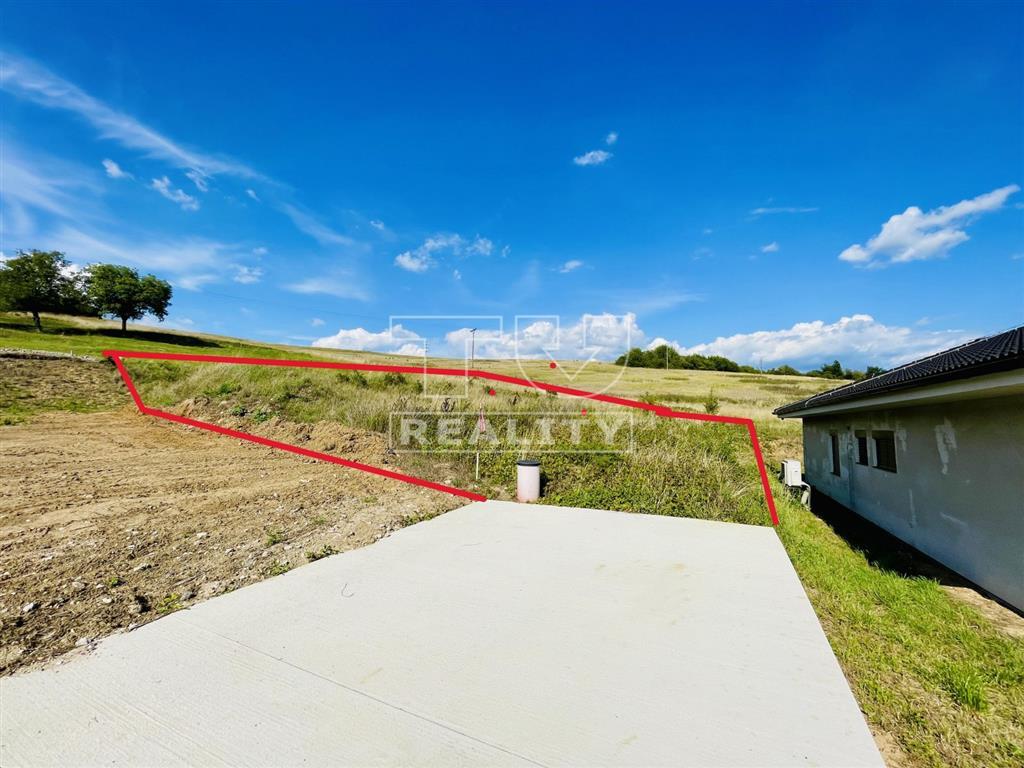 Na Predaj pozemok Malé Kršteňany 813 m2