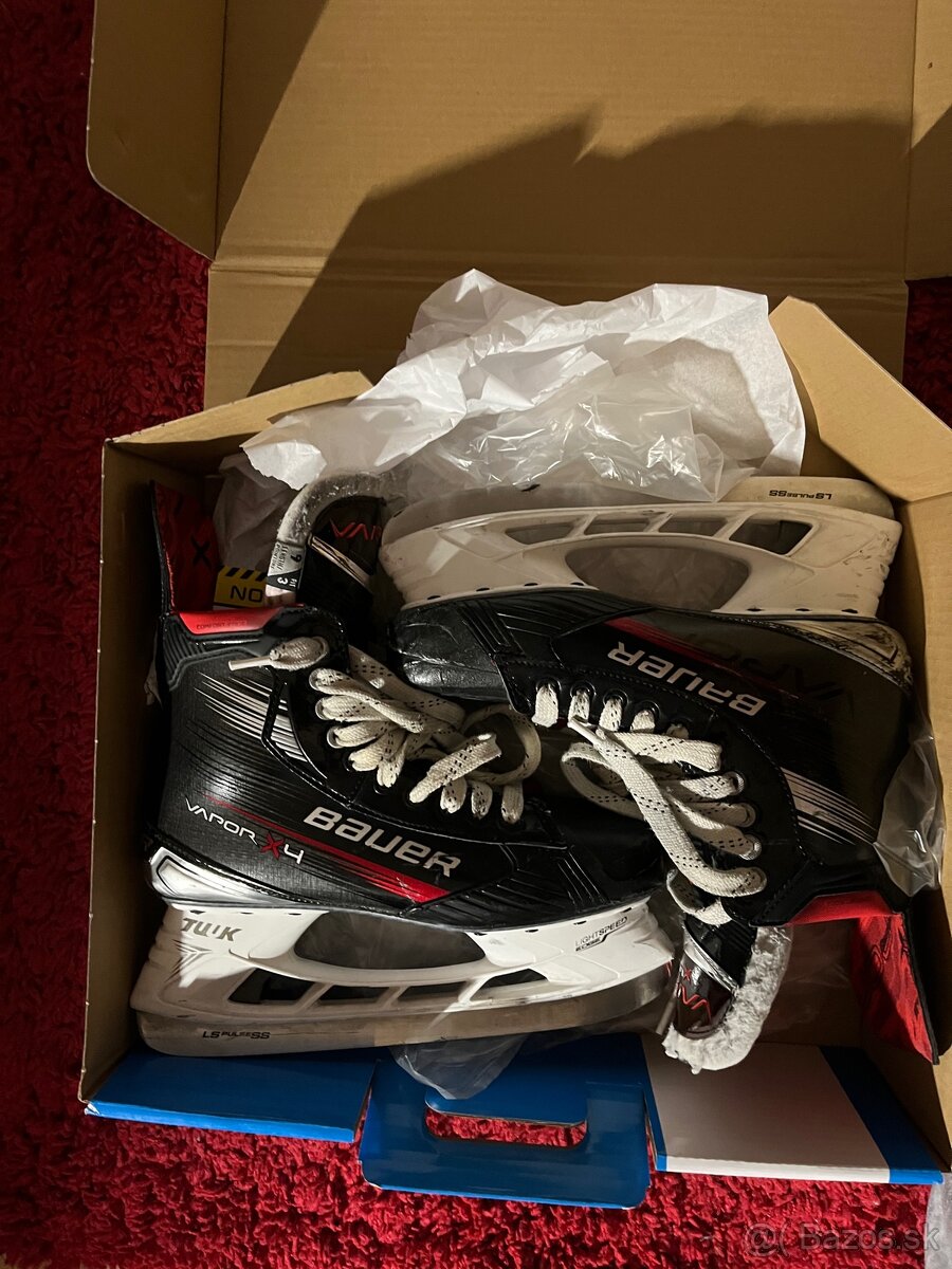 Bauer Vapor x4