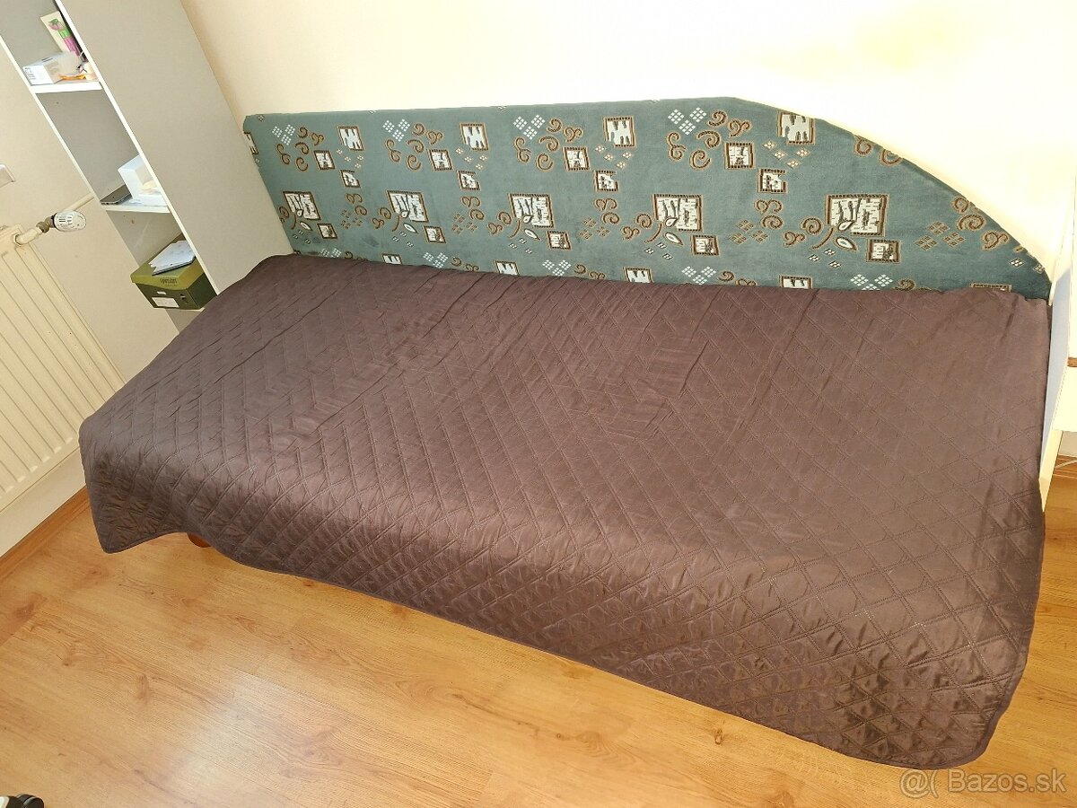 Postel s uloznym priestorom