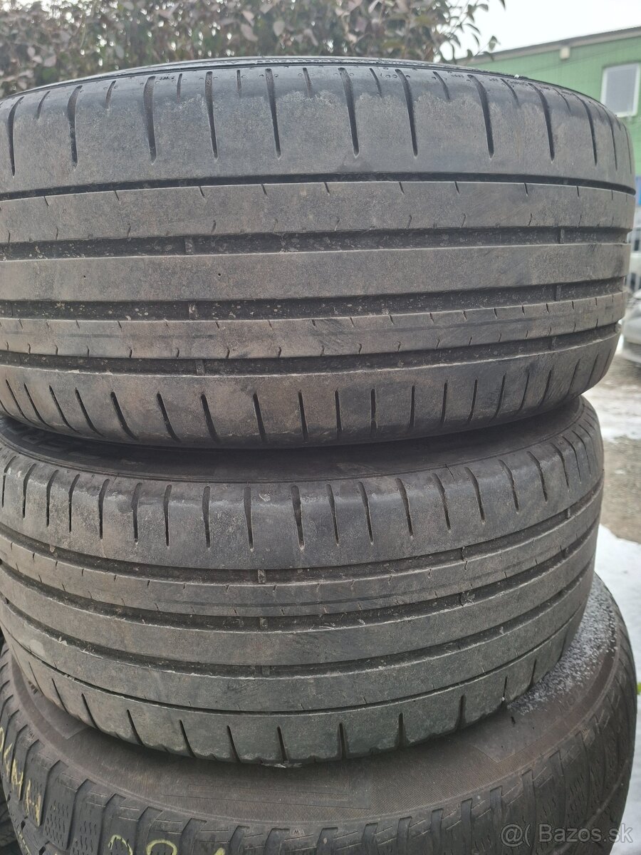 225/40 r18