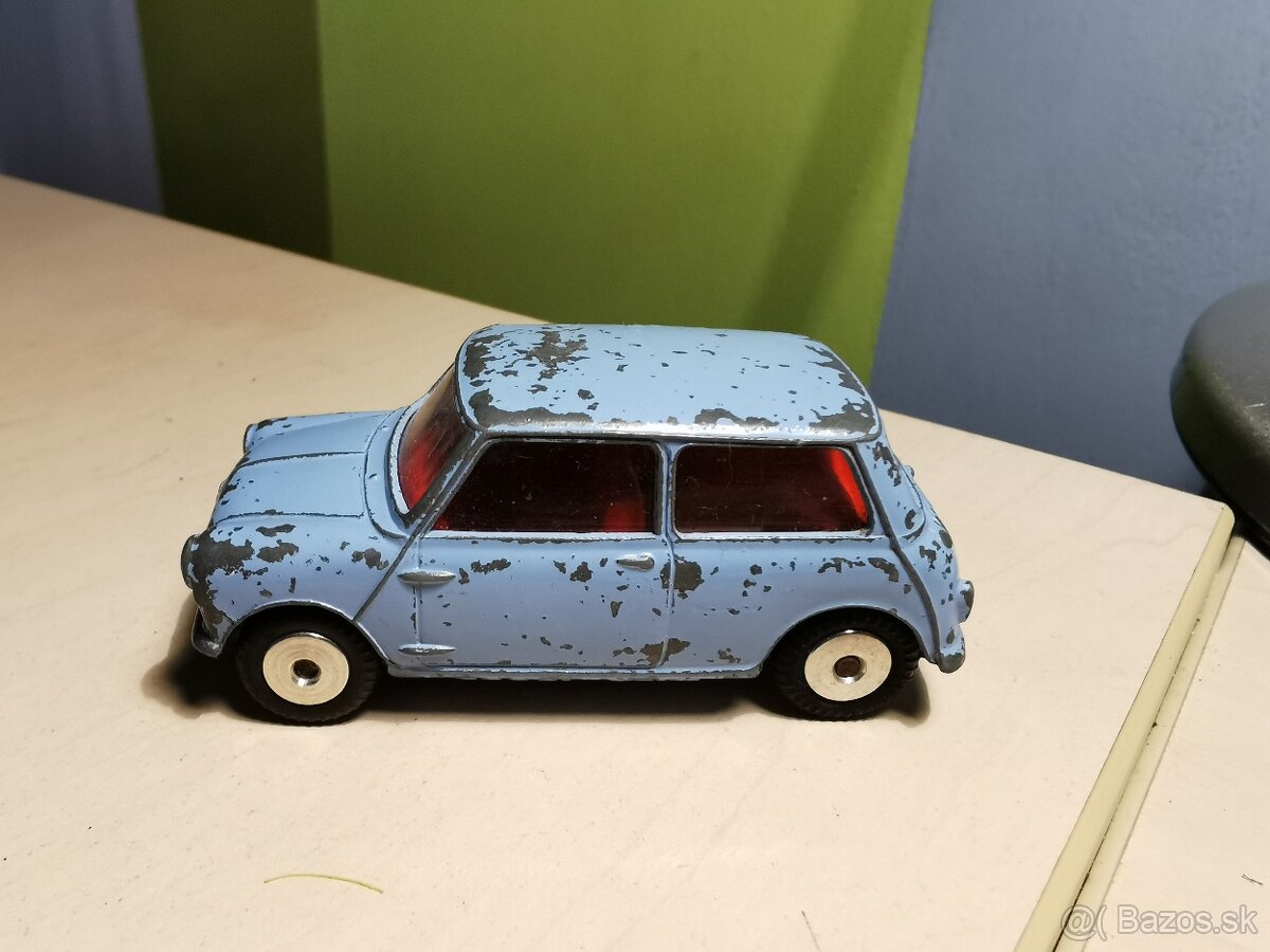 Corgi toys Morris Mini Minor