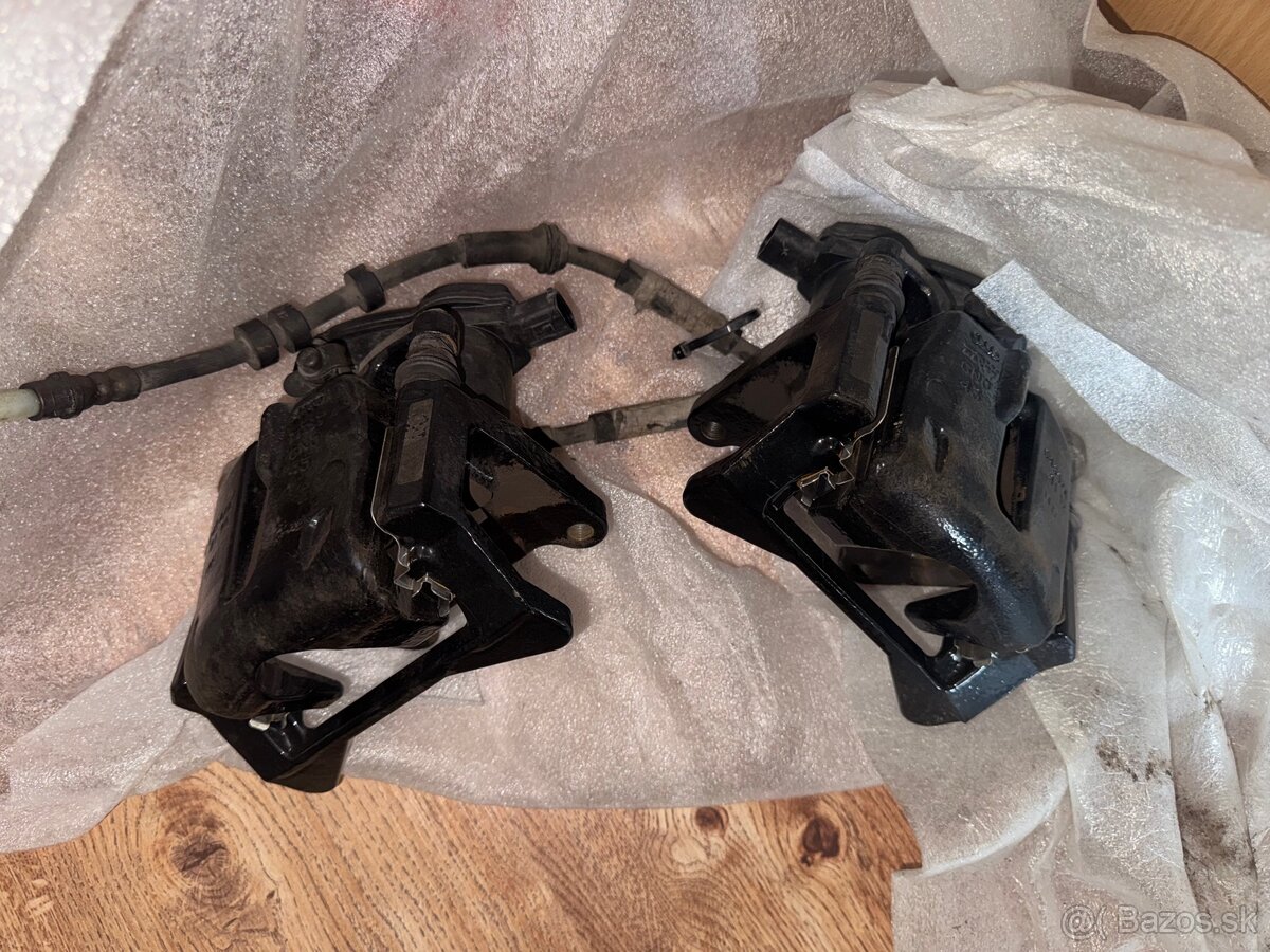 Zadné strmene Audi 330mm kotúč