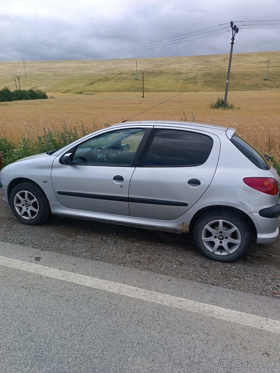 PEUGEOT 206