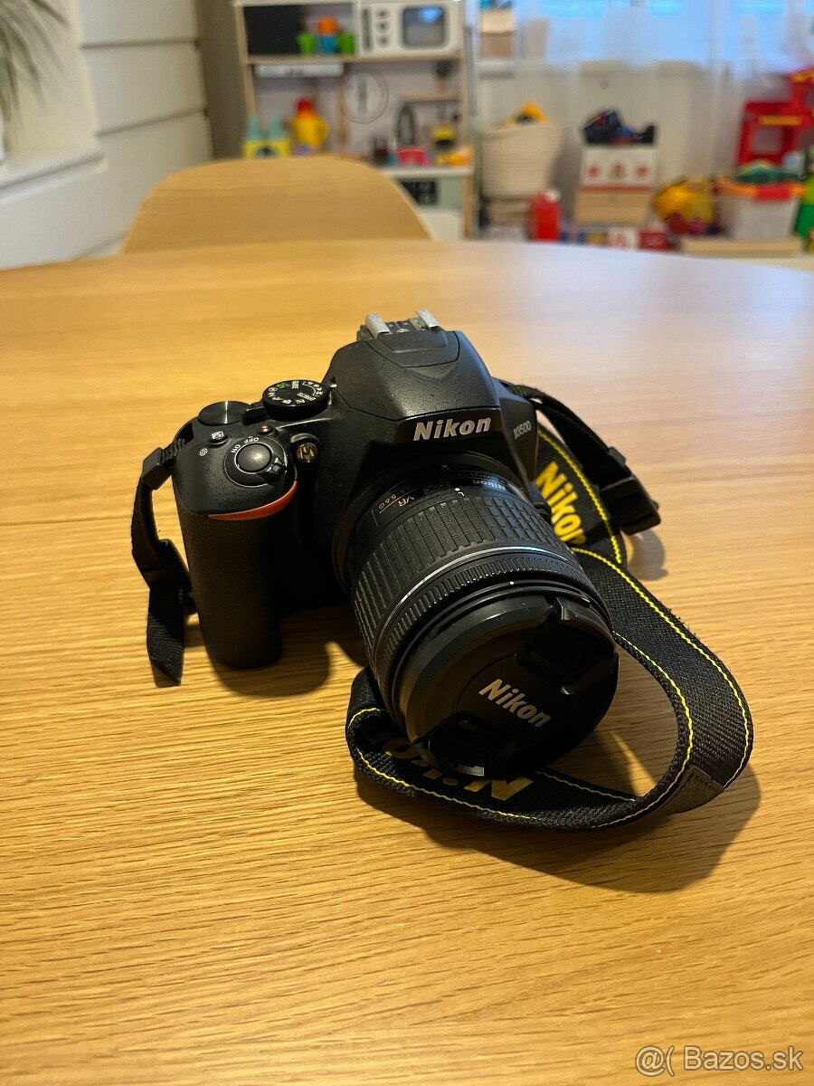 Nikon D3500 + objektivy 18-55, 35mm,  prislusenstvo