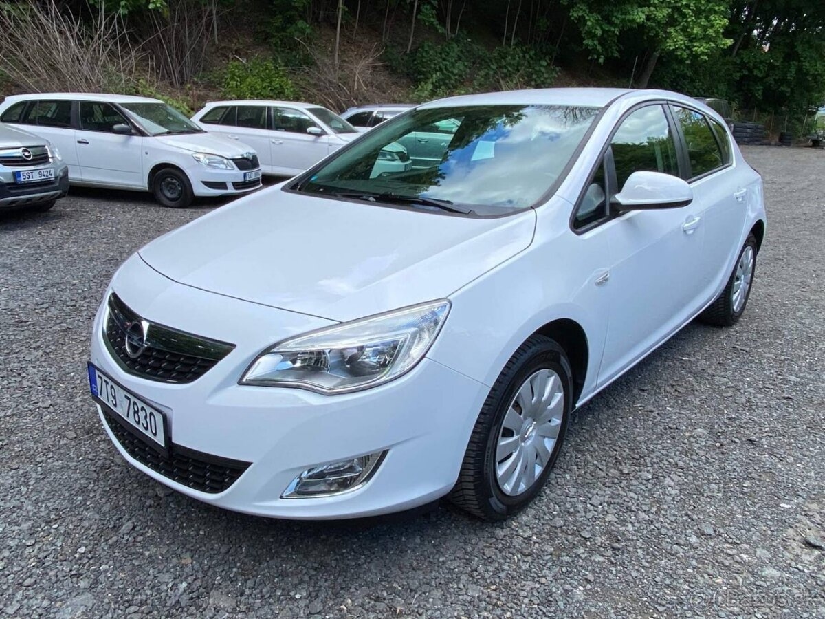 Opel Astra J 1.4i 74kW klima tempomat ČR 104tkm 2012