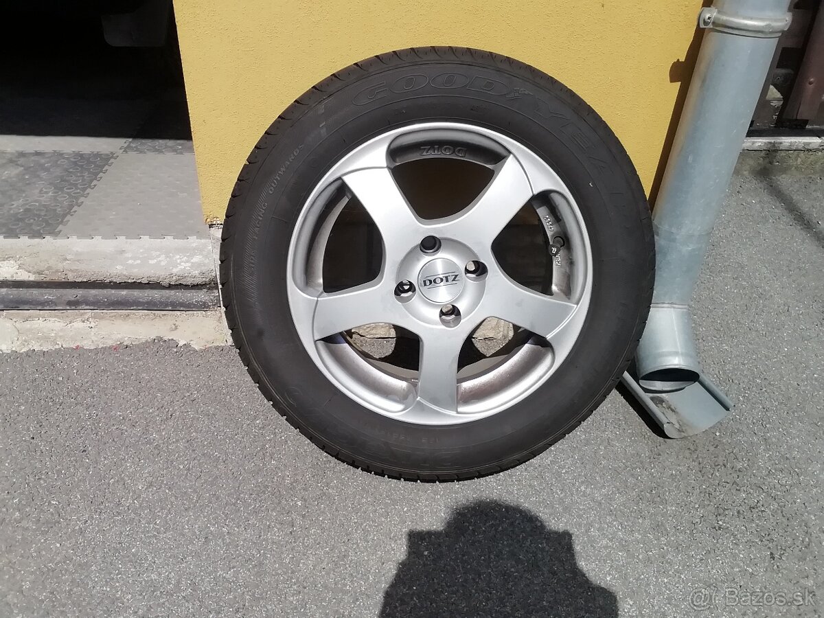 Predám pneumatiky s diskami.
