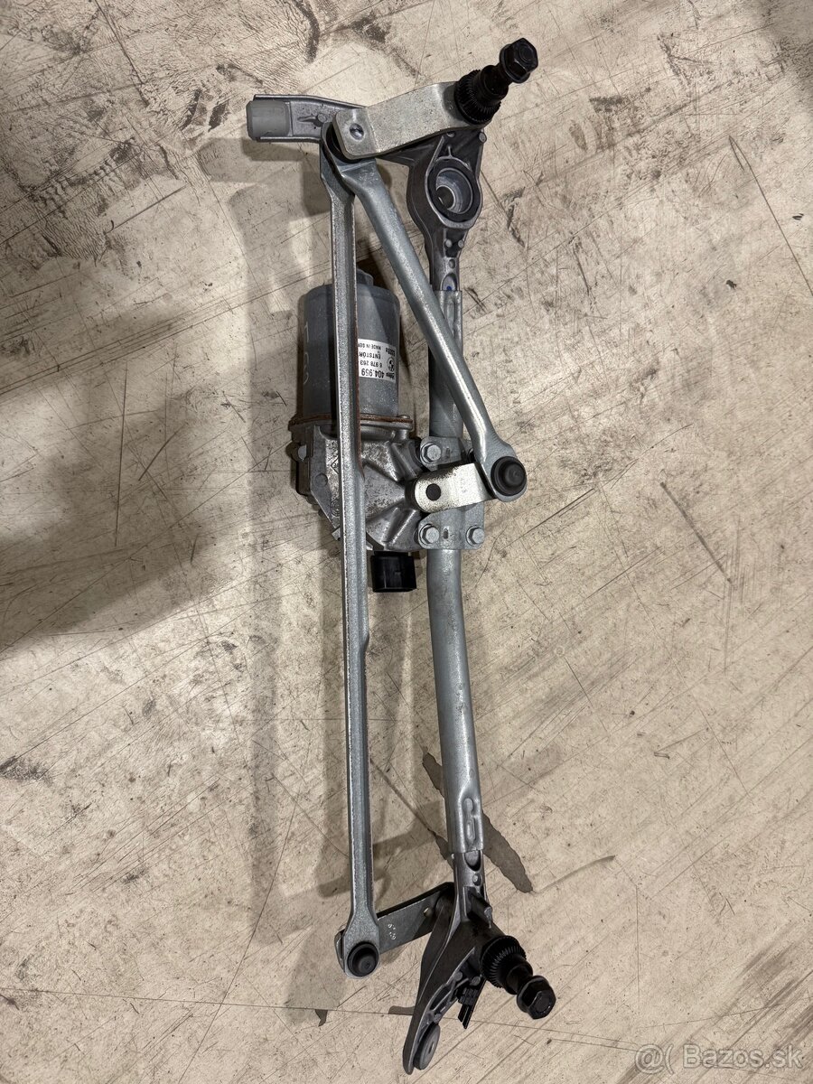 BMW E92 - mechanizmus prednych stieračov a motor