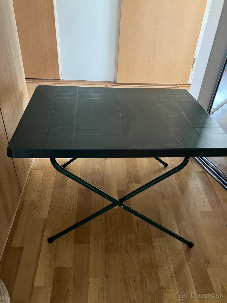 Piknikový stôl+2ks slnečníky