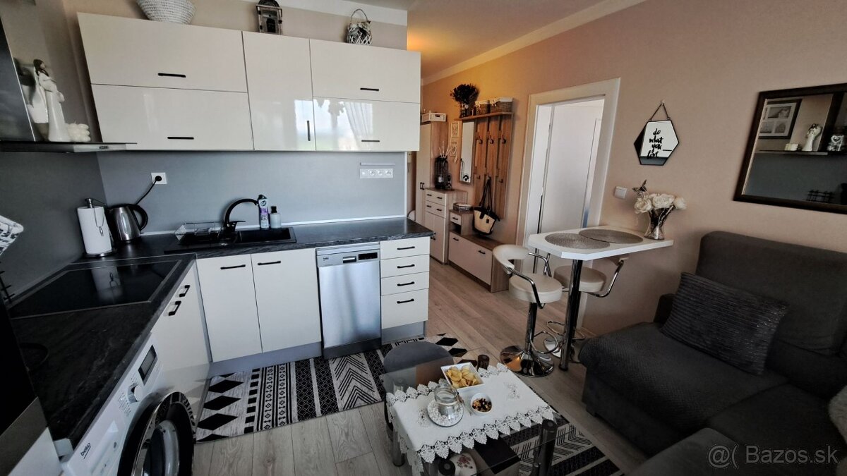 PREDAJ: 1 izbový byt - 37m2 s lóggiou, Ružomberok - Za dráho