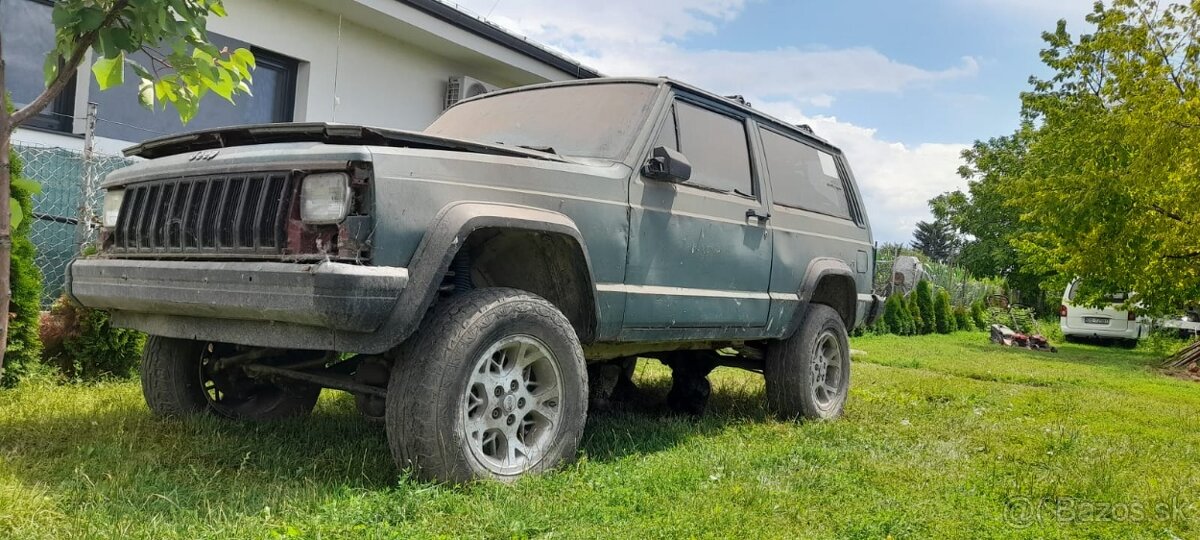 Jeep Cherokee XJ 3 dverové 4.0 manuálna prevodovka