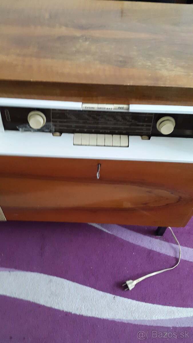 Rádio +gramofón TESLA