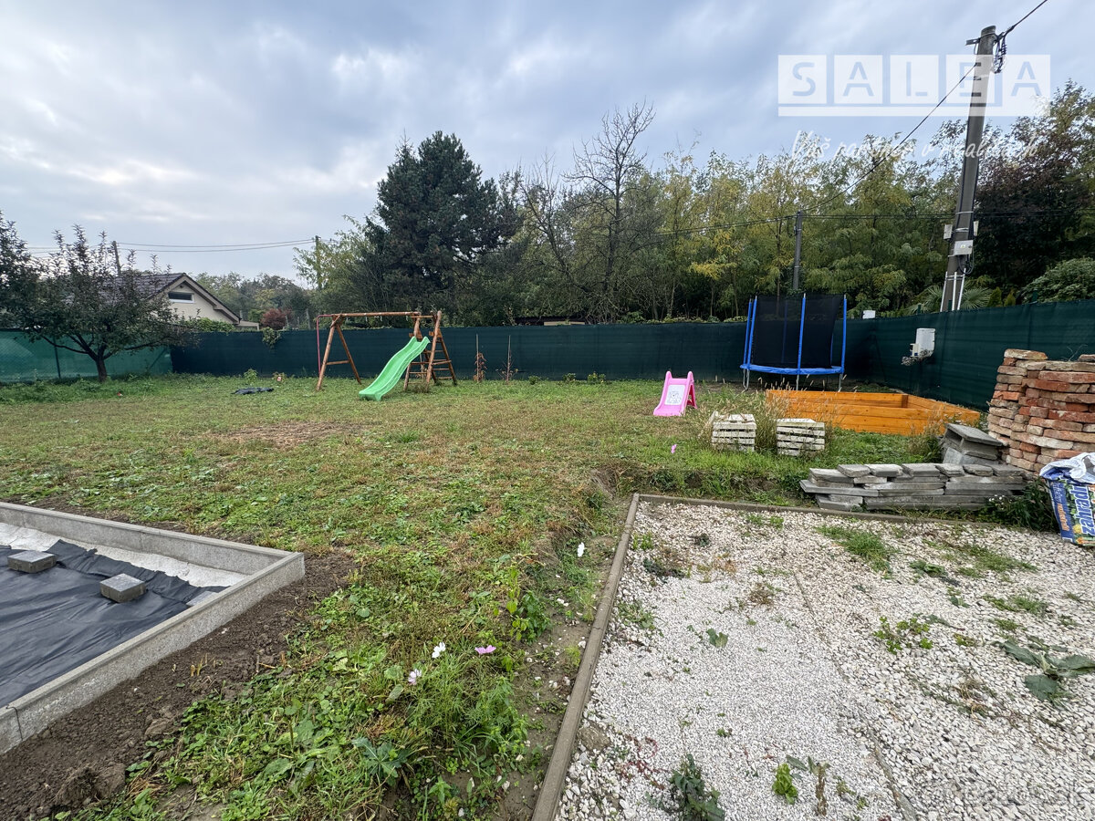 Dvojzáhrada v Kráľovej nad Váhom pri Váhu o výmere 523 m2 EX