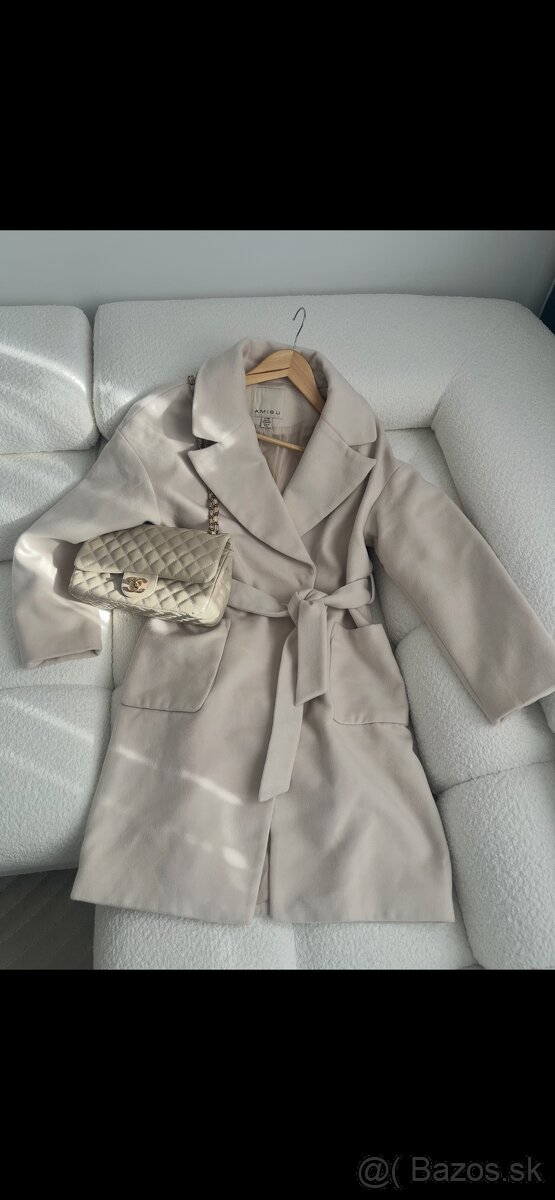 Kabát béžovy