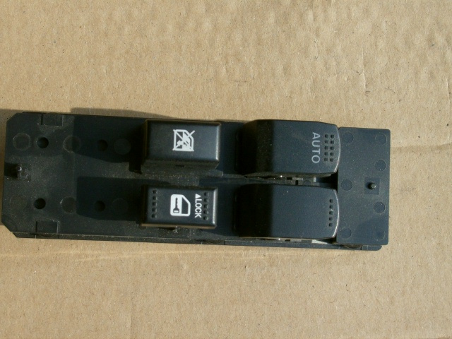 Suzuki Swift - SX4 združený spínač okien nový