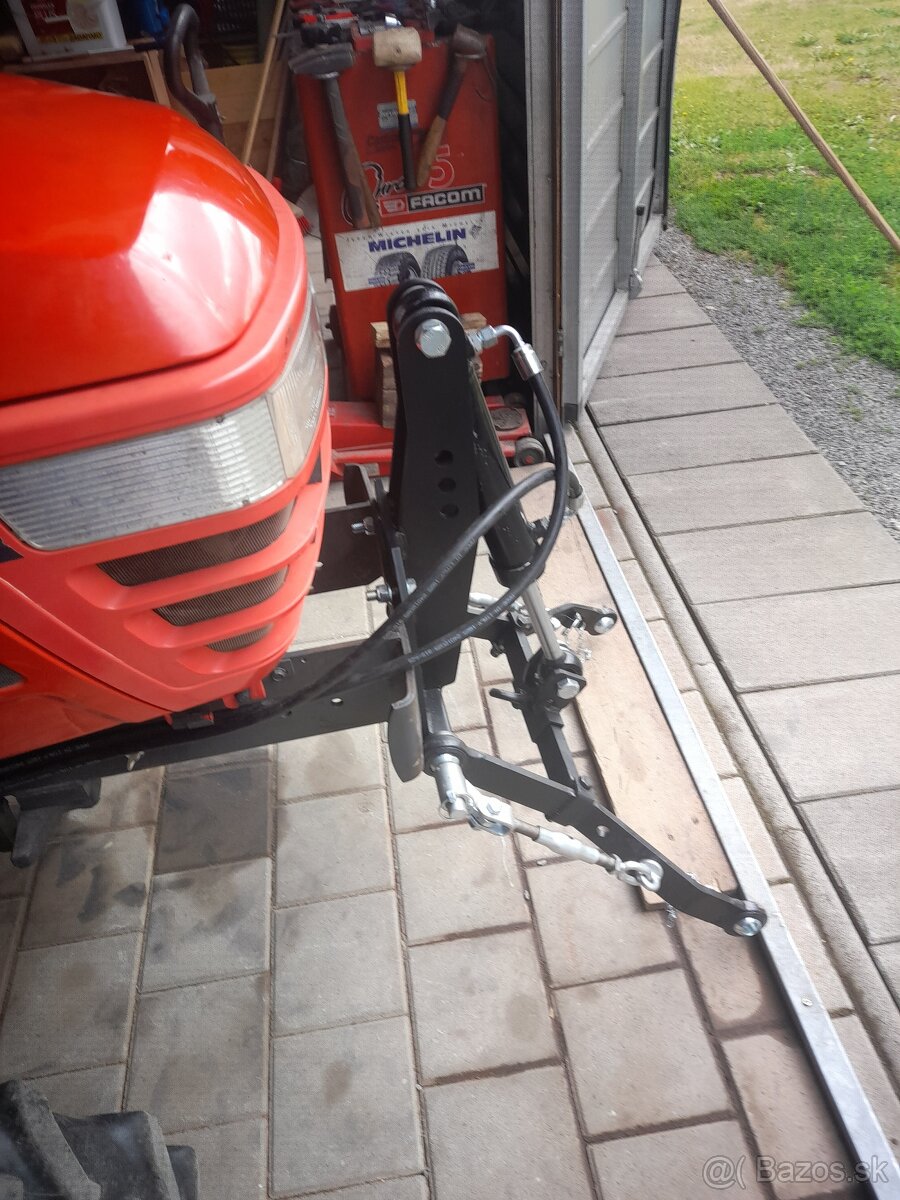 Predam prednu hydrauliku na malotraktor.