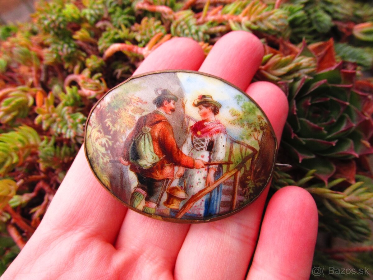 Stará porcelánová brošňa