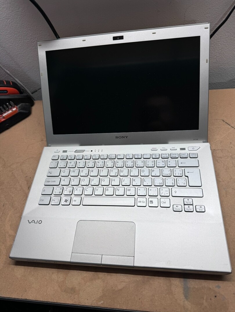 Predám pokazený notebook na náhradné diely zn.Sony Vaio.