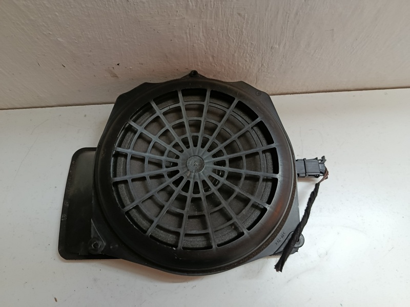 audi a4 subwoofer 8e5035412d01s 40€