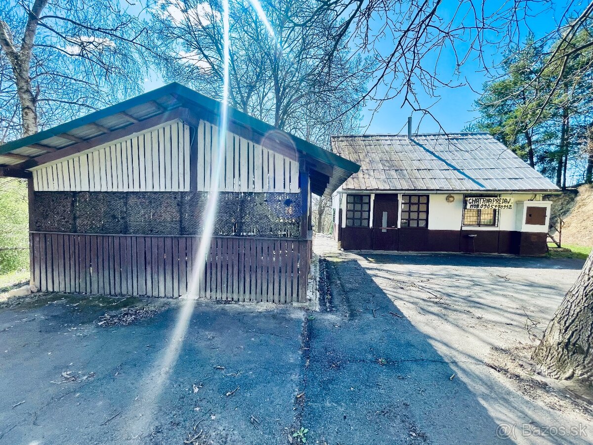 Poľovnícka chata s altánkom (Želovce)