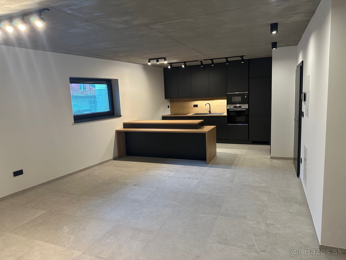 Prenajmem v centre Čadce veľký 1 izbový byt o rozlohe 51 m2