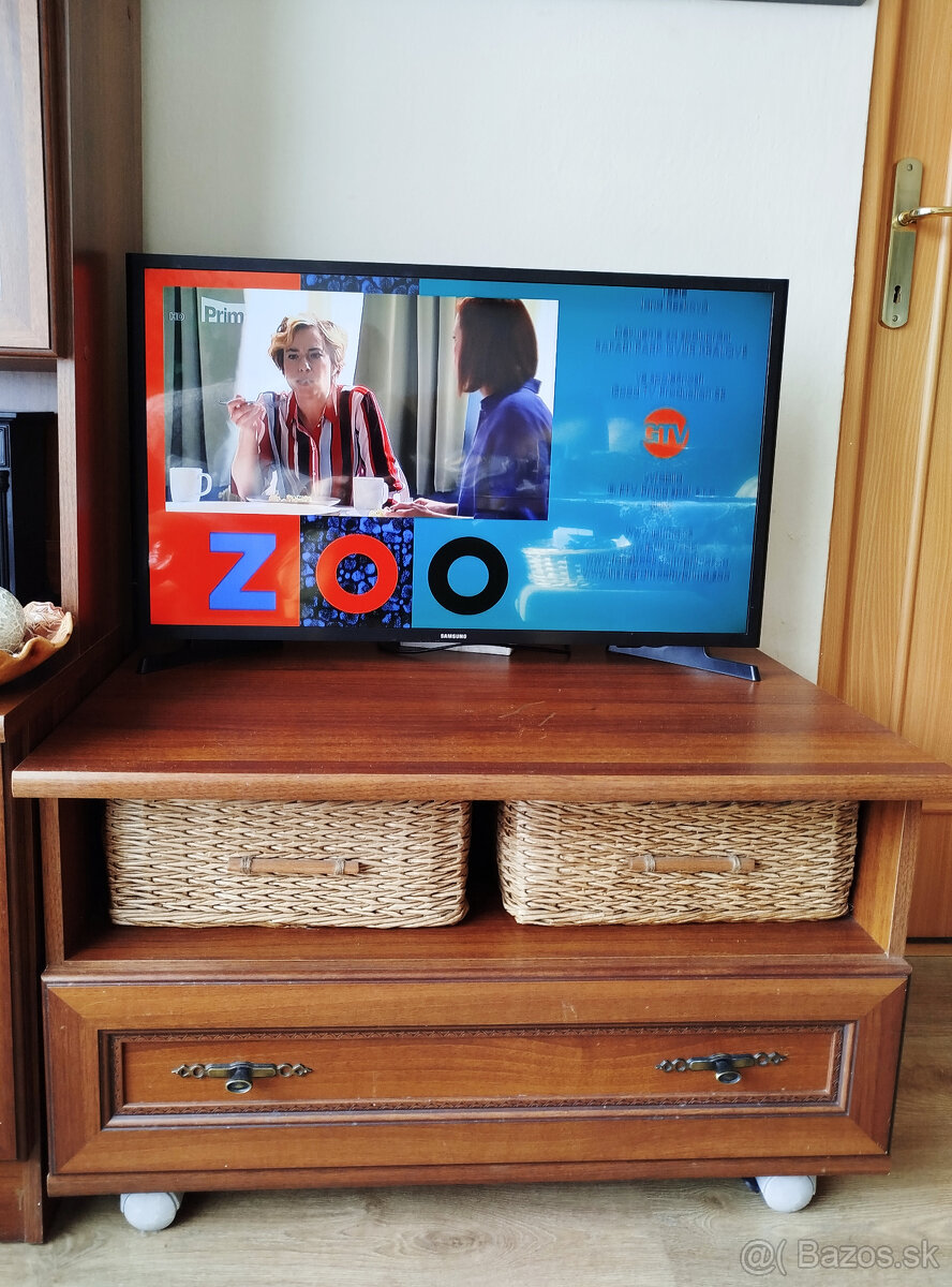 Skrinka pod televízor