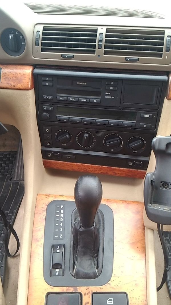 rozpredaj 730i e38 radio,klima,tlacitka