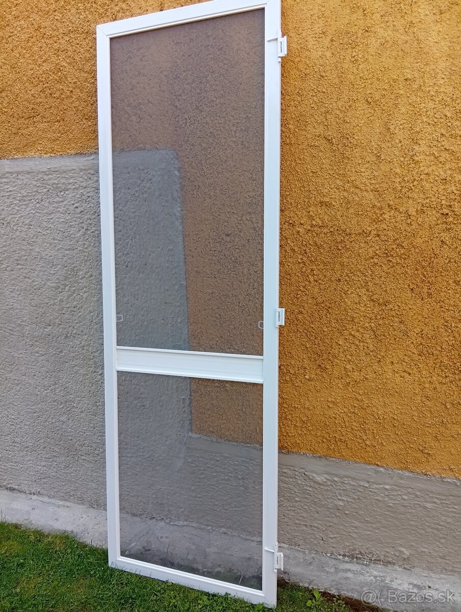 Predam sietka plastova na dvere