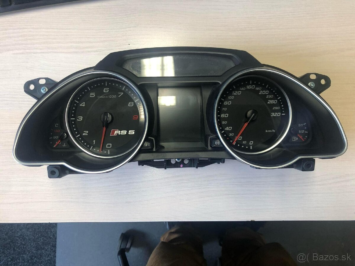 Budíky RS5 8T