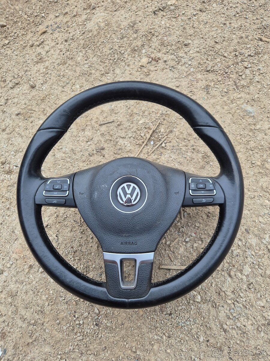 Predám trojramenny kožený volant s airbagom pre VW GROUP