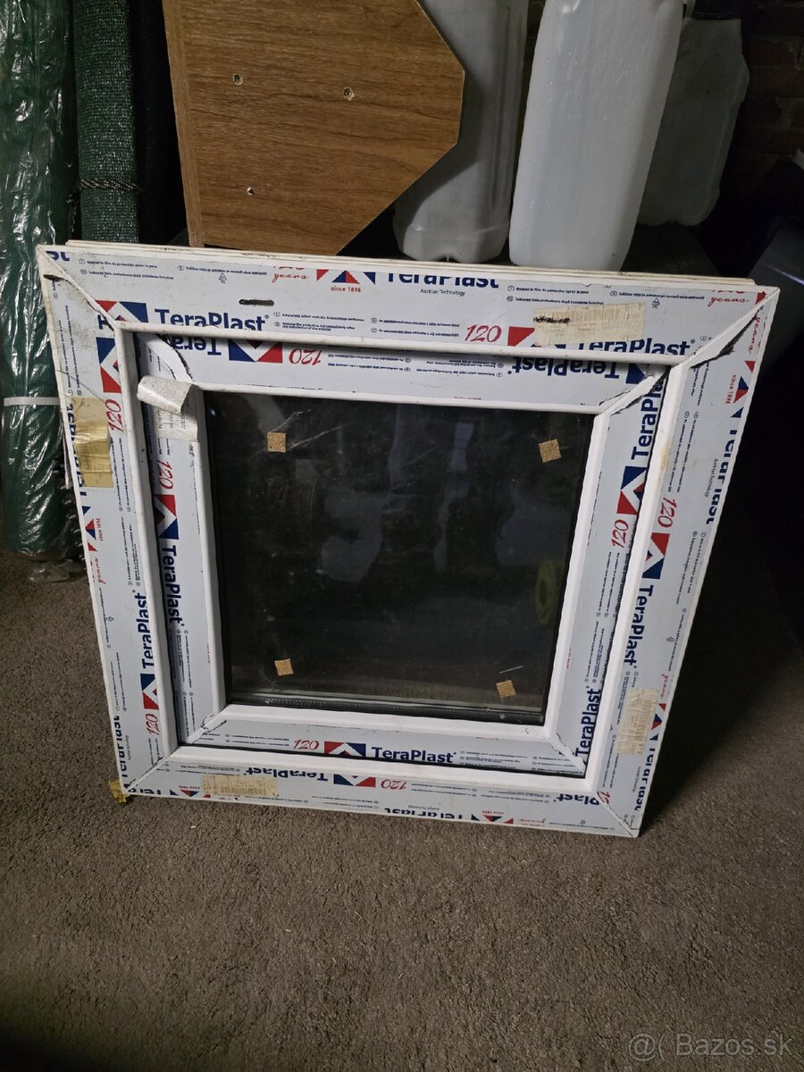 Plastové okno 600x600x60mm dvojsklo 4komorove