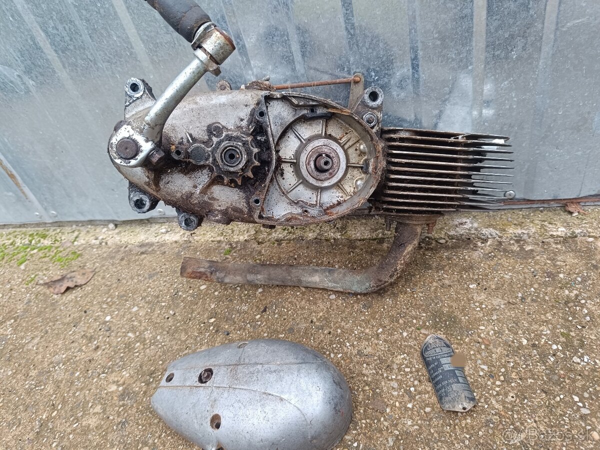 Motor Jawa pionier 05 + orig. Štítok DE