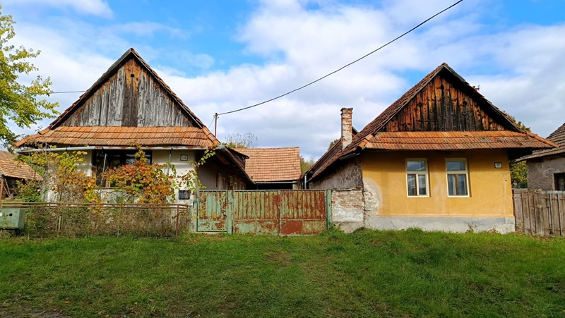 Dve chalupy v malebnej obci Devičany s pozemkom 2979 m2