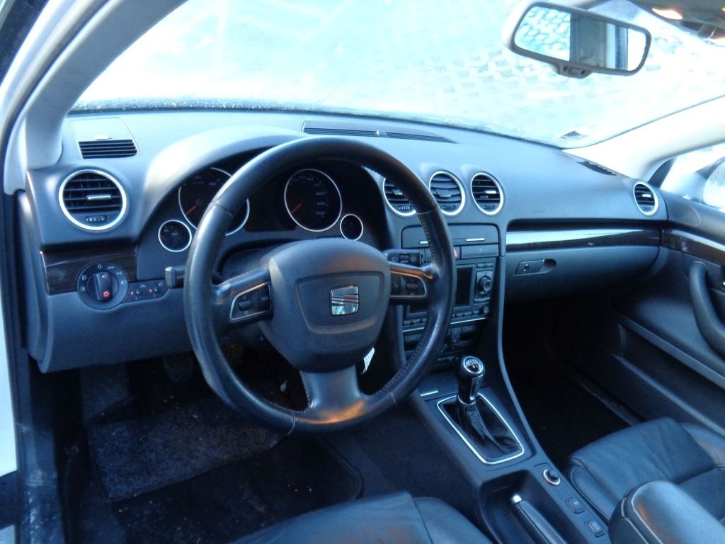 Predám palubovku Seat Exeo