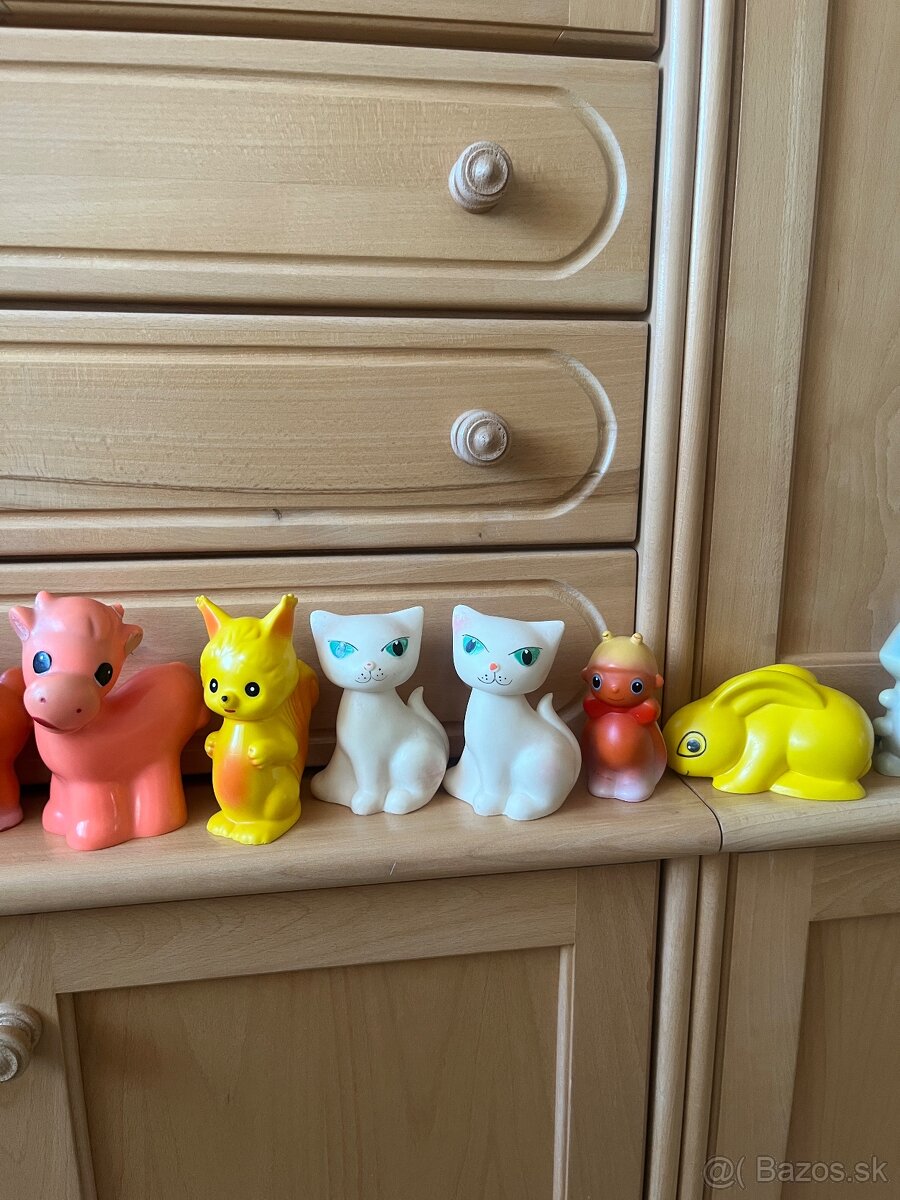 Retro pískacie gumené hračky