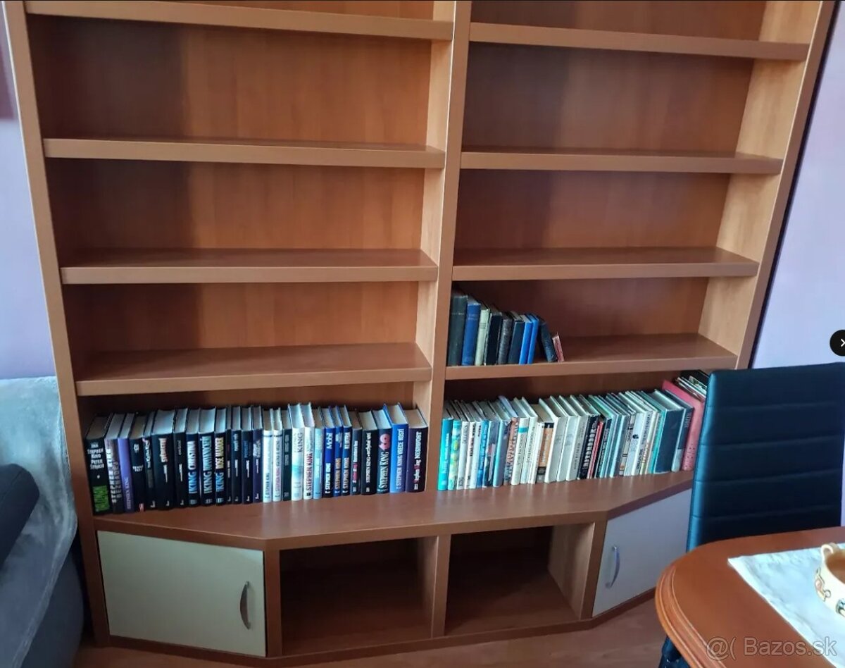 Mohutná masívna knižnica