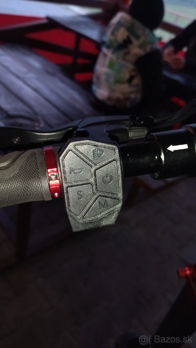 Elektrokolobežka iscooter zlava