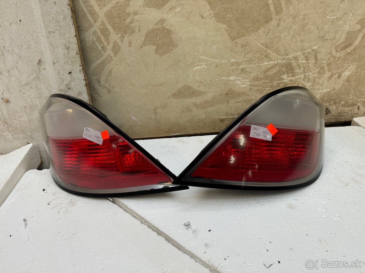 Opel astra H zadne svetla