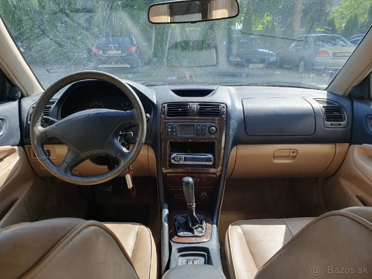 Mitsubishi Galant VIII interiér