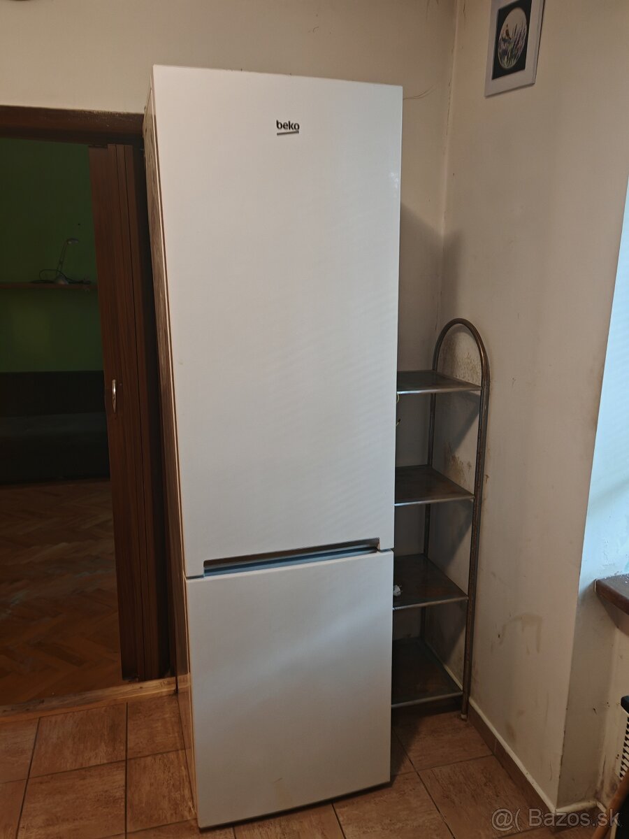 Chladnicka s mrazničkou BEKO