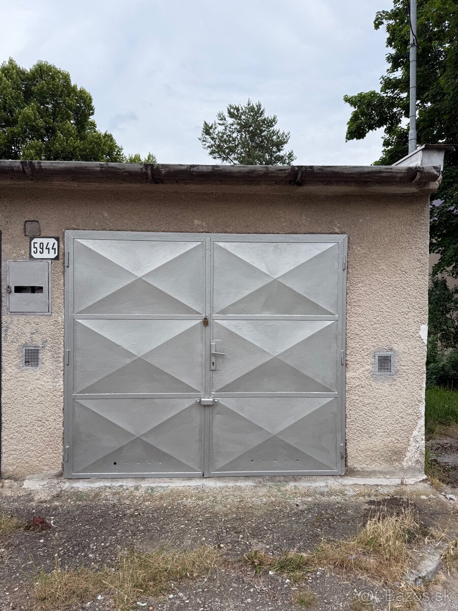 Garáž