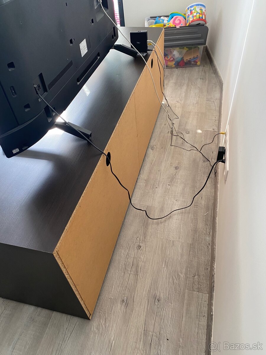 TV stolík