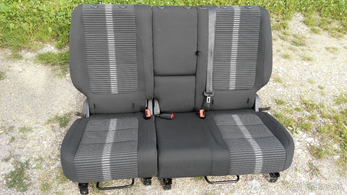 VW TIGUAN SEDAČKY