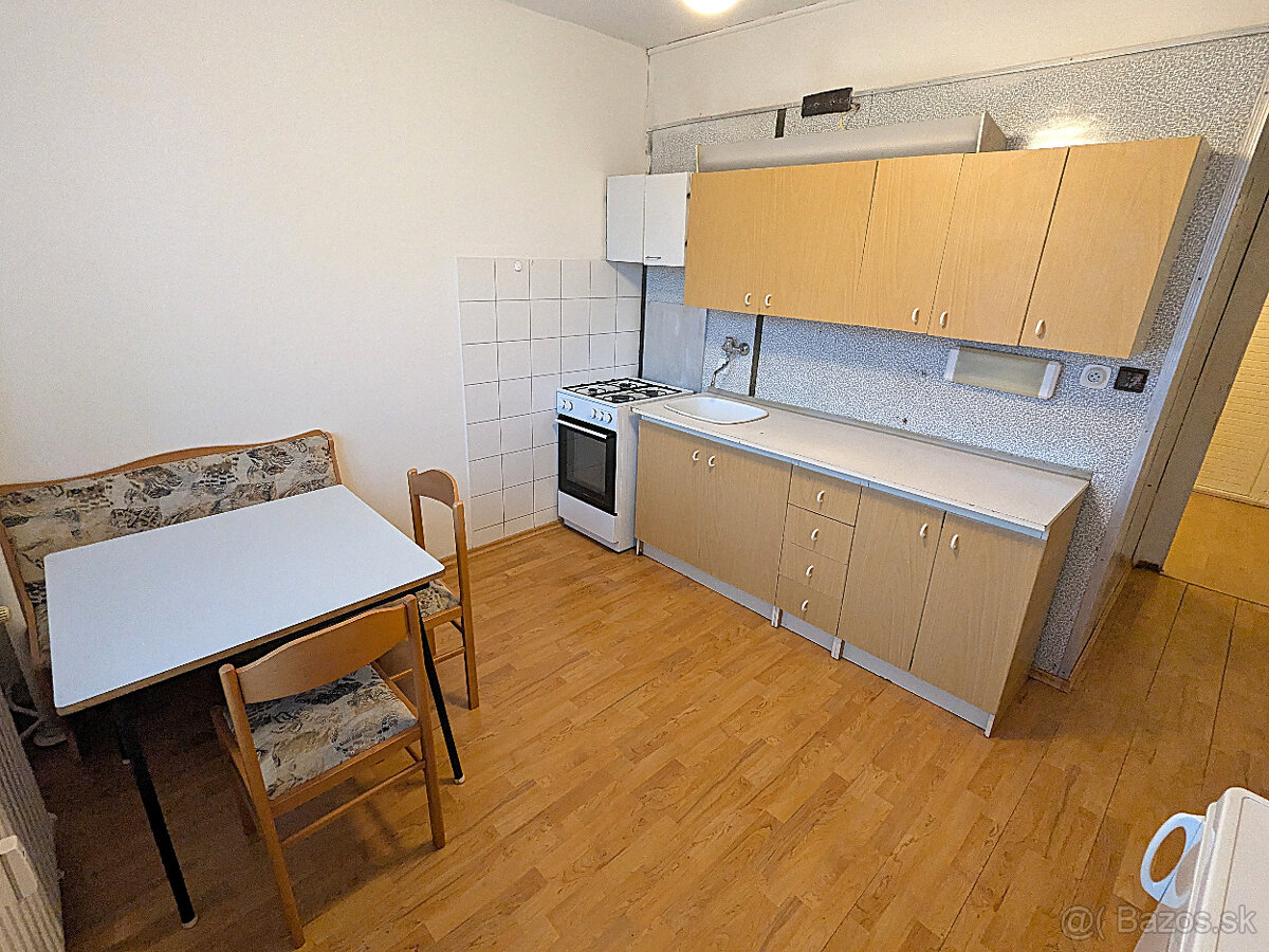Prenájom 1 izb. blízko Centra, Južná tr, PS, LO, nezariadený