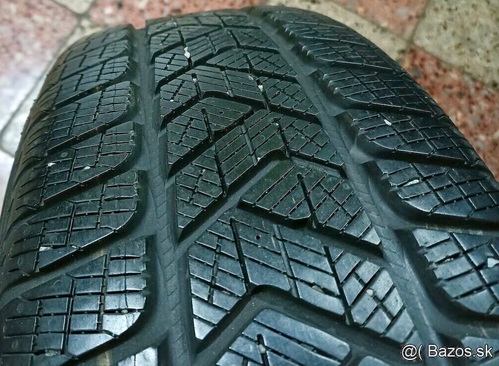 255/40 R21 zimné 4x Pirelli