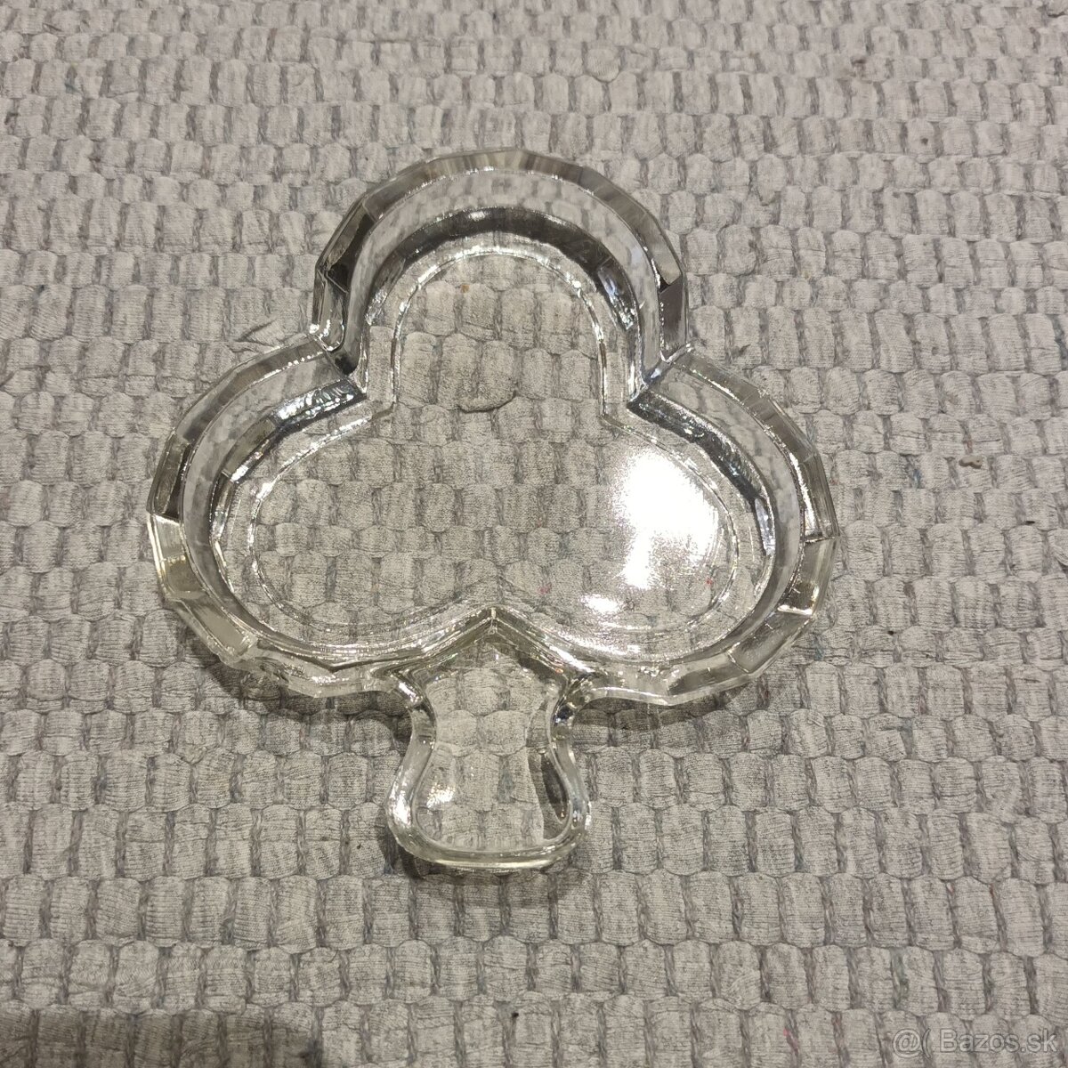 Miska / popolník z lisovaného skla