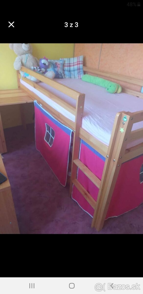 Detská vyvýšená posteľ so stolíkom