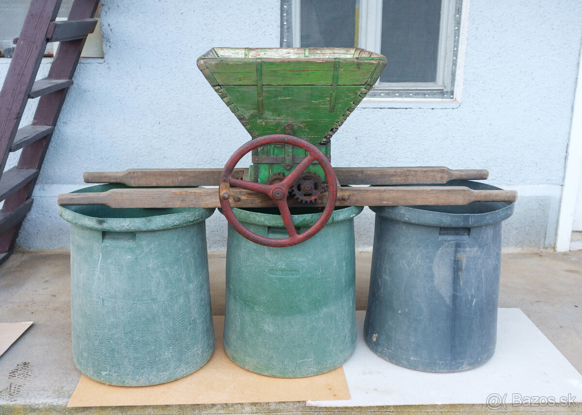 Škopok a mlynček na hrozno