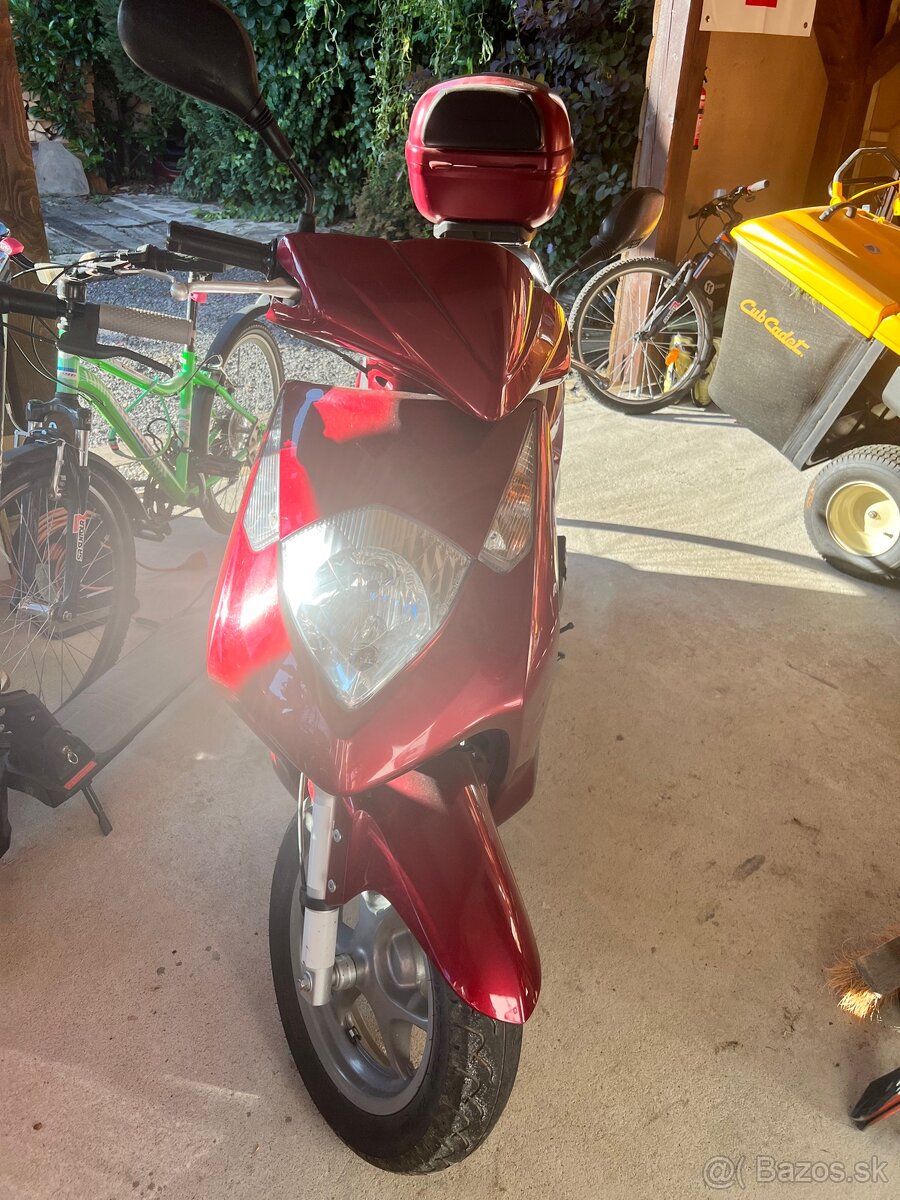 Skúter HONDA DYLAN 150