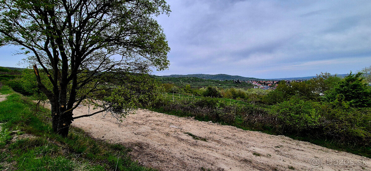 Pozemok na oddych/chatku/mobilný dom, Svätý Jur, 2500m